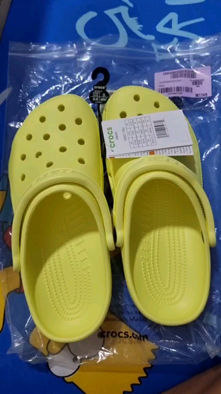 reviewCROCS Classic Clog รองเท้าลำลองผู้ใหญ่ รองเท้าผู้ใหญ่ รองเท้าหัวโต รองเท้า comment 0