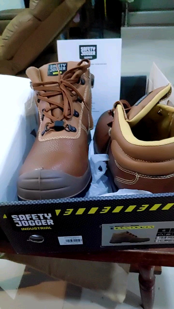 review รับประกัน 3 เดือนSafety Jogger รุ่น BESTZIP รองเท้าเซฟตี้หุ้มข้อหัวเหล็ก แผ่นเหล็กกันทะลุ หนังแท้และกันน้ำ สีน้ำตาล comment 0