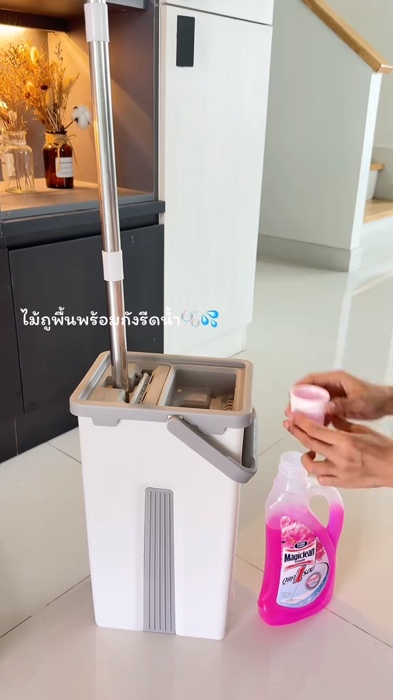 ￼ไม้ถูพื้นแบบรีดน้ำและฝุ่นผงในตัวพร้อมถังปั่น ไม้ถูพื้นพร้อมถังปัน ซักน้ำและรีดนําในตัวเดียว ไม้ม๊อบพร้อมถัง#ส่งฟรี #ShopeeVideo #ช้อปปี้ป้ายยา