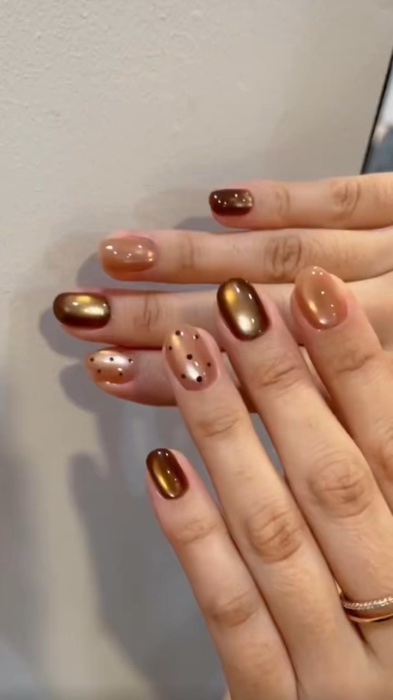 Sẵn có, có 18 mẫu AHLIN, bộ 10 màu Amber, ngọc trai tông nâu/Midnight Cateye, màu ngọc trai cat eye, màu đỏ ngọc trai, kèm chart show.